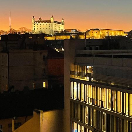 Old Town Apartment Black Братислава Экстерьер фото