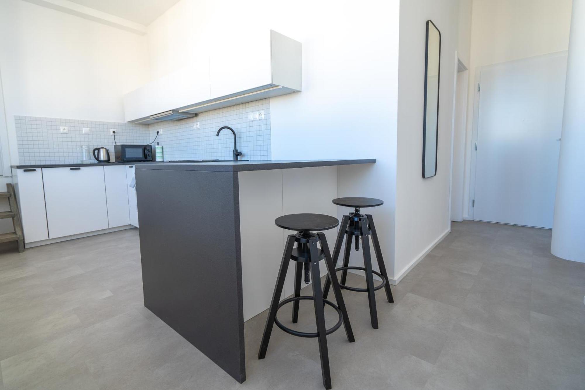 Old Town Apartment Black Братислава Экстерьер фото