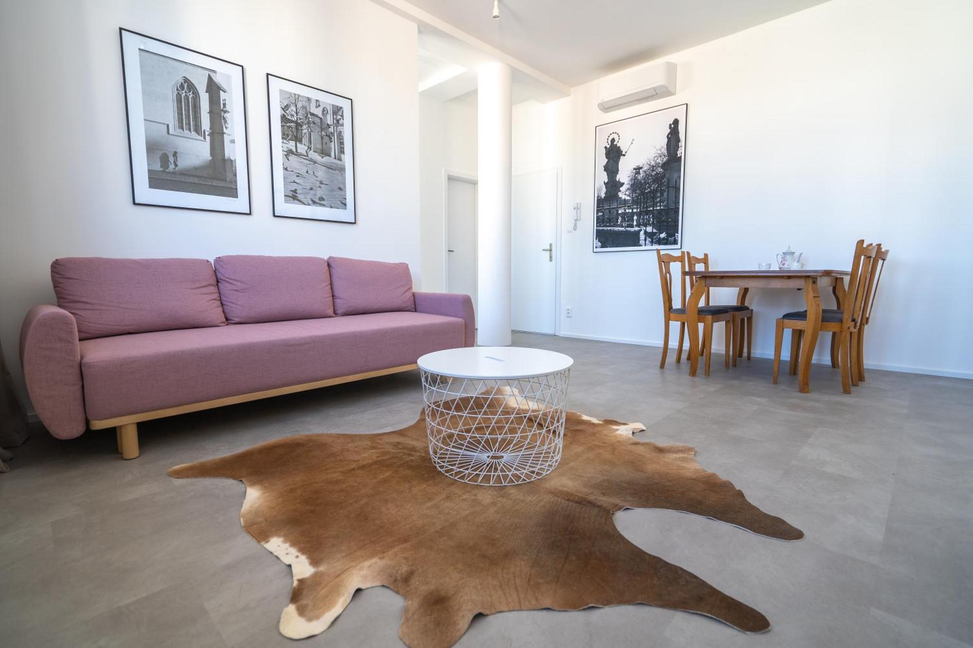 Old Town Apartment Black Братислава Экстерьер фото